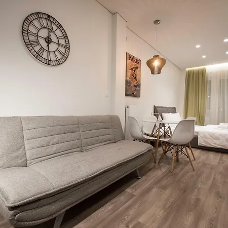 Ornament Suites, Nilie Hospitality Mgmt Apartment *